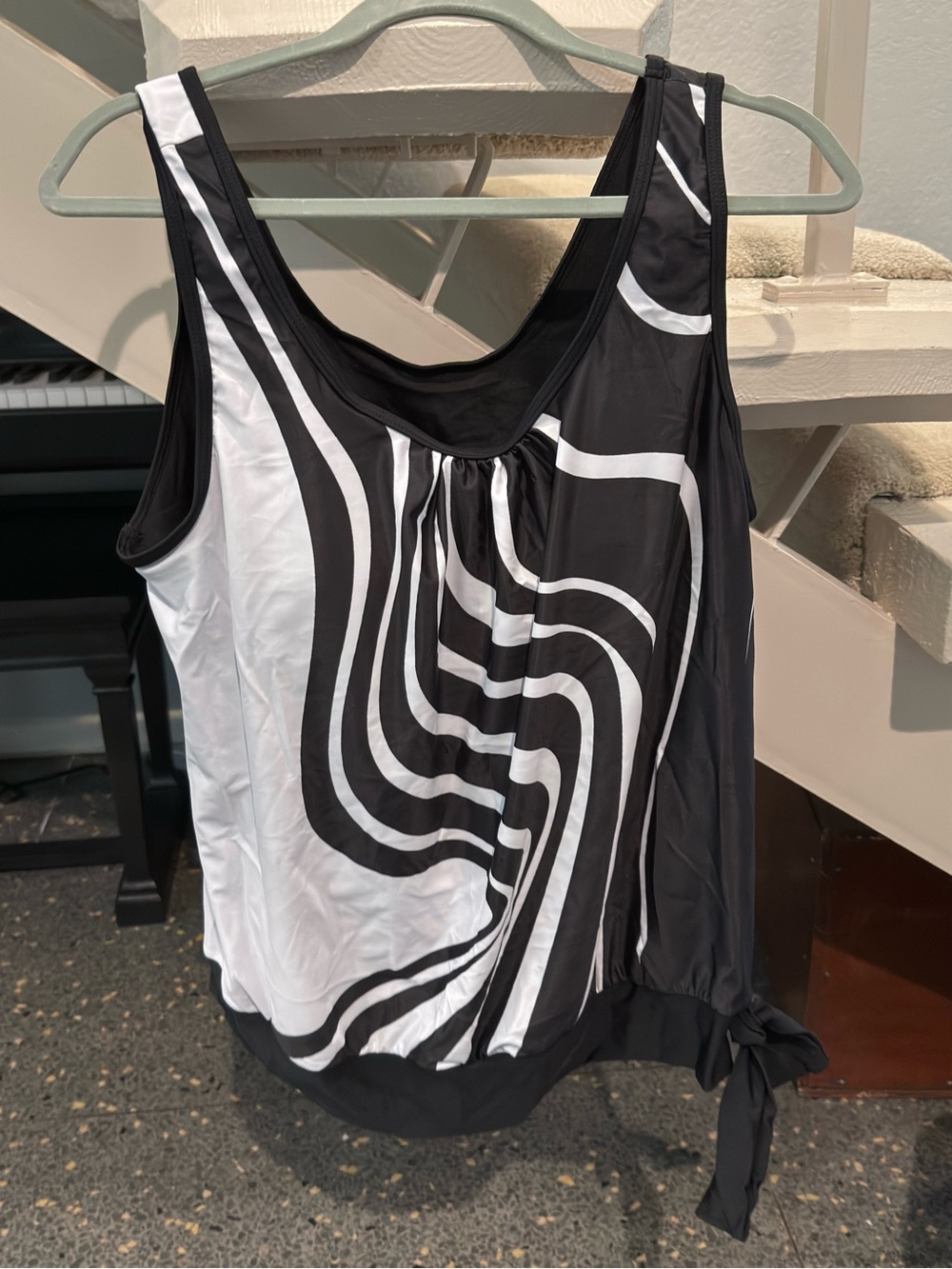SHEIN Size XXL Black & White Graphic Tankini Swim Top